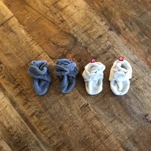 2 pairs of Zutano booties Sz 6 mos
